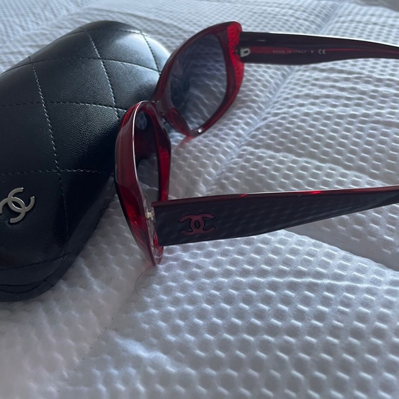 CHANEL Sunglasses - Picture 4 of 6